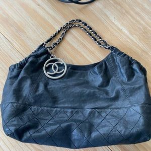 CHANEL Coco Cabas Quilted Leather Medium